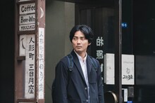 毎熊克哉演じる広重。