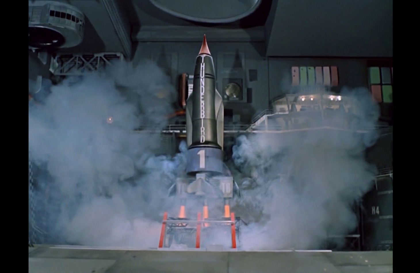 「ザ・コンプリート・サンダーバード」 Thunderbirds TM and (c)ITC Entertainment Group Limited 1964, 1999 and 2021. Licensed by ITV Studios Limited. All rights reserved.