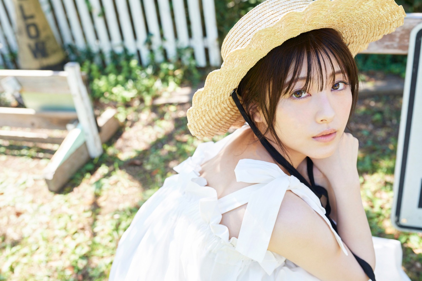 「浜辺美波カレンダー 2022.04-2023.03」より。