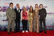 左からベネディクト・ウォン、ベネディクト・カンバーバッチ、ジェイコブ・バタロン、マリサ・トメイ、ゼンデイヤ、トム・ホランド。