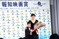 左から寺嶋眞秀、寺島しのぶ。