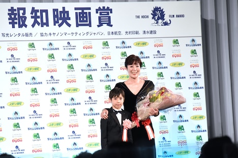 左から寺嶋眞秀、寺島しのぶ。