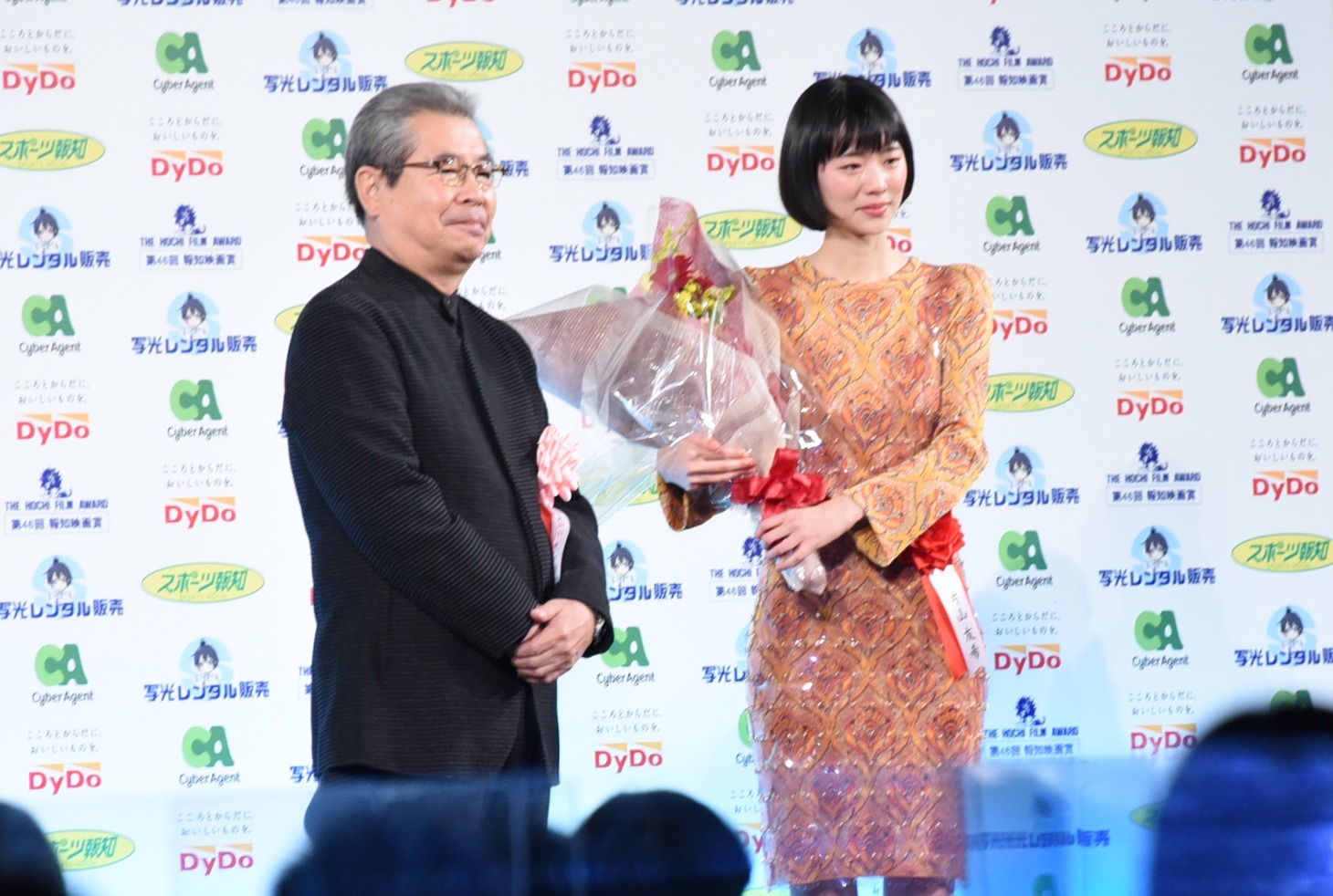 立川志の輔（左）と片山友希（右）。
