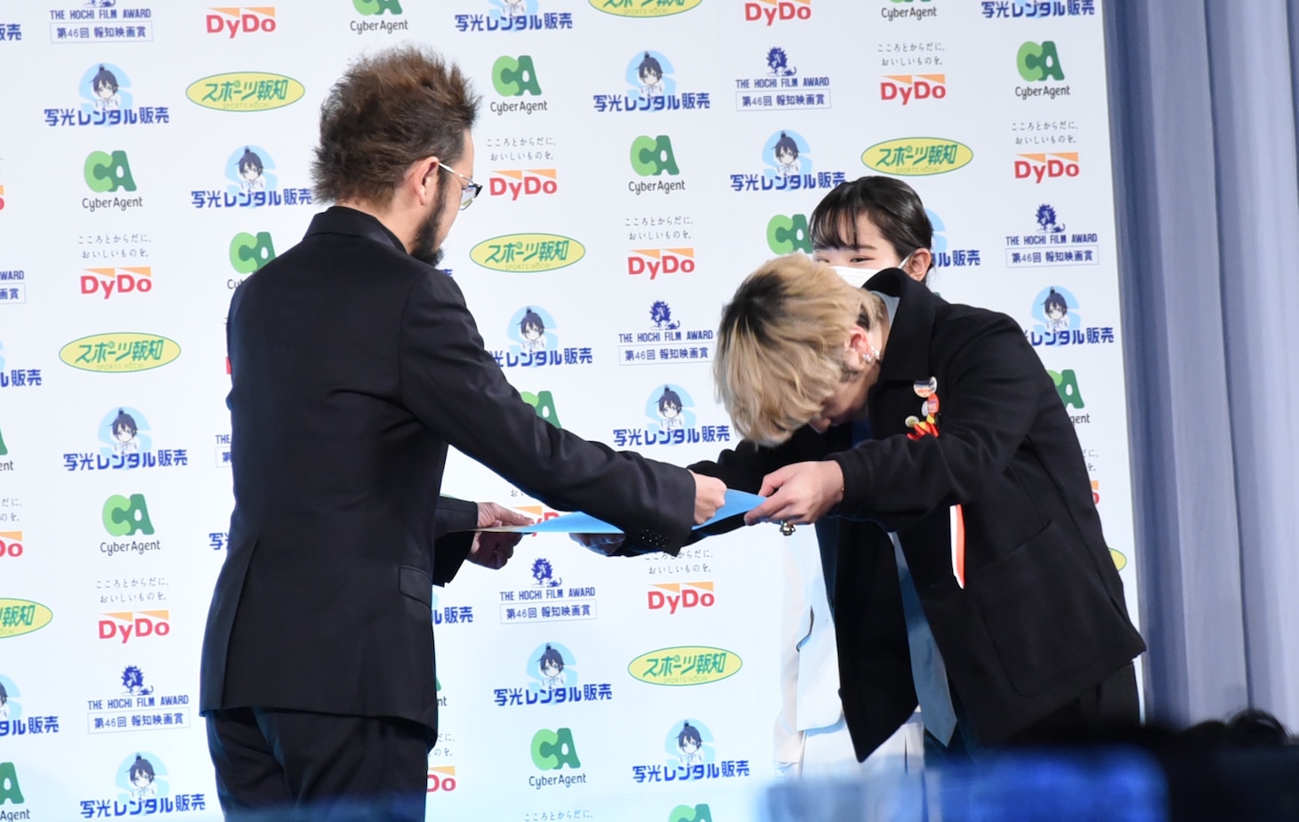 中村獅童（左）とFukase（右）。