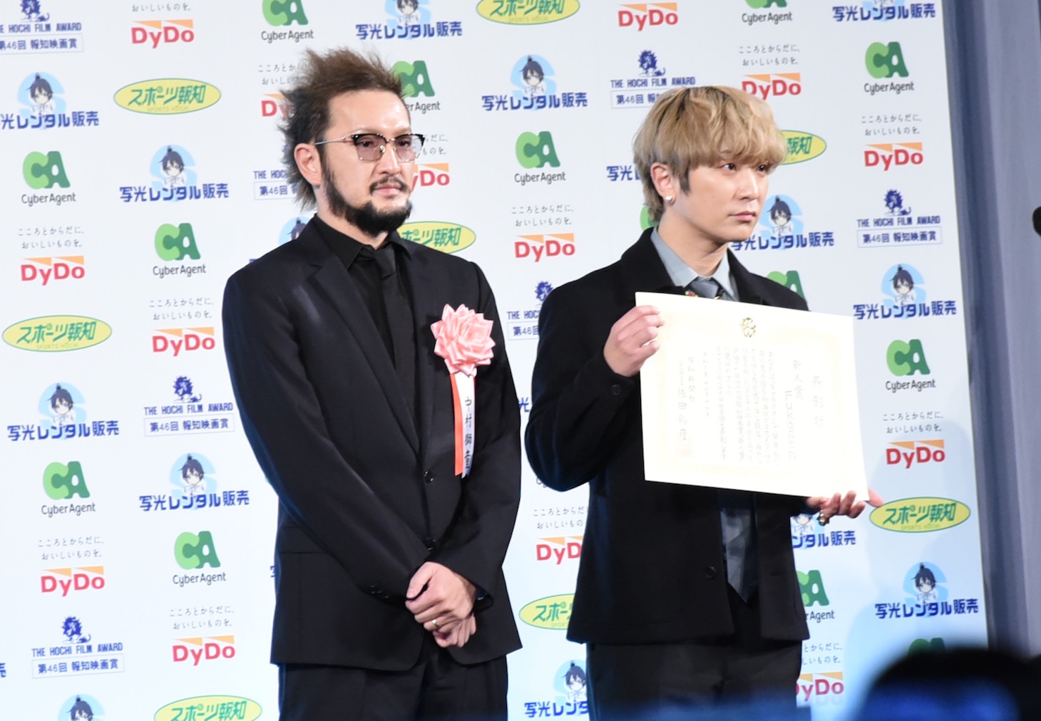 中村獅童（左）とFukase（右）。