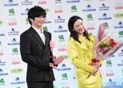 田中圭（左）と永野芽郁（右）。