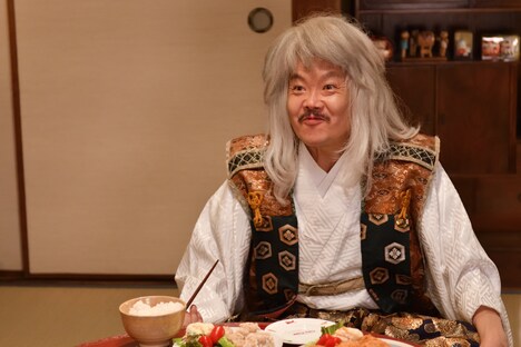 近藤芳正演じる銀髪鬼。