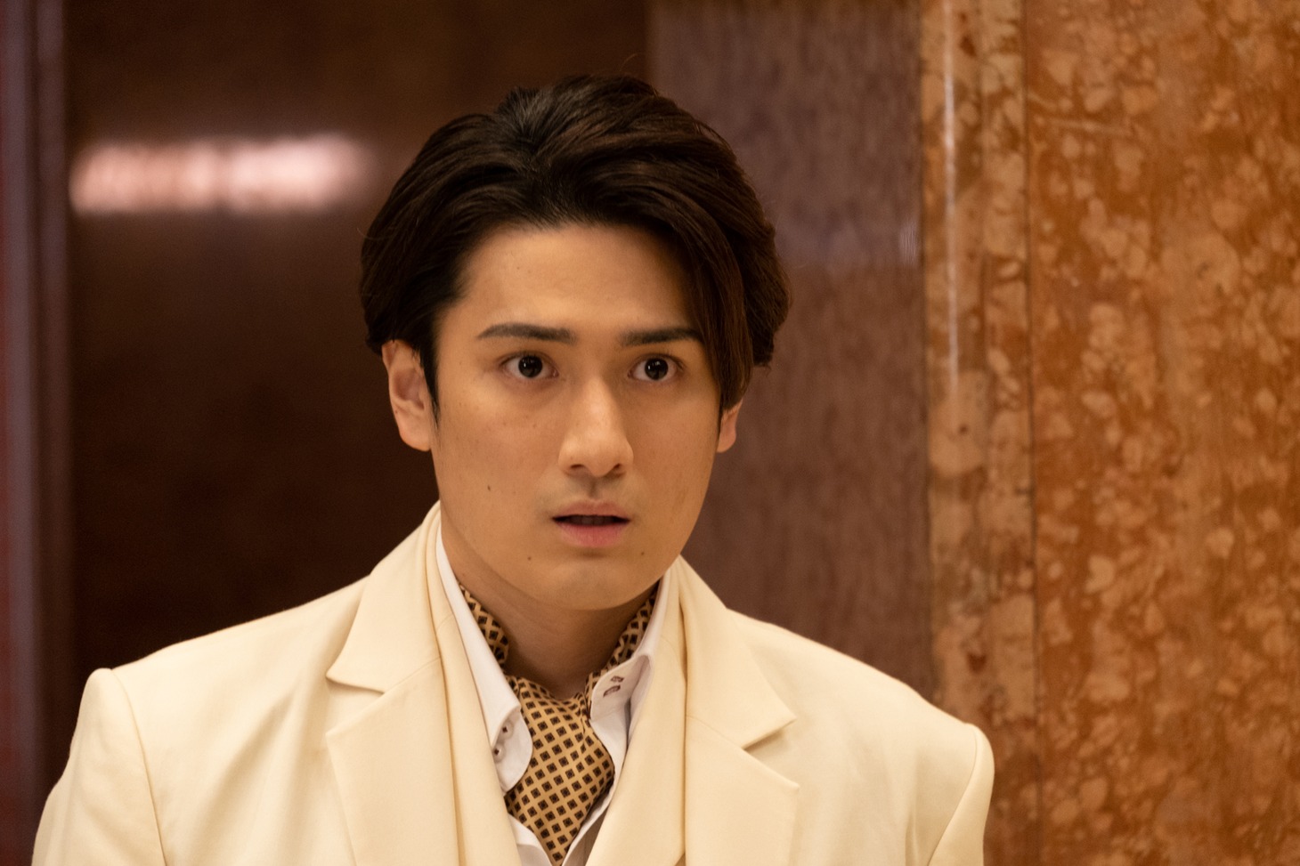 中村隼人演じる結城部長。