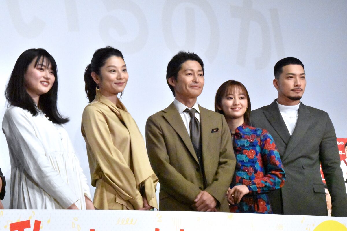 なにたた 小池栄子 安田顕は 大泉洋みたいに細かくない 2年ぶり夫婦役で共演 写真16枚 映画ナタリー