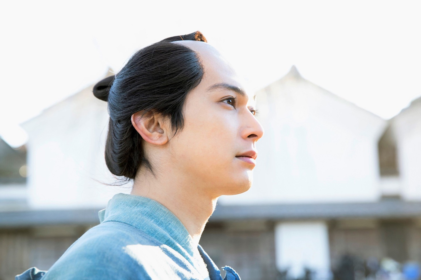 「吉沢亮 寫眞集『青天の栄一』」より。