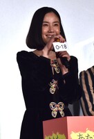 プレゼント企画の抽選をする原田知世。