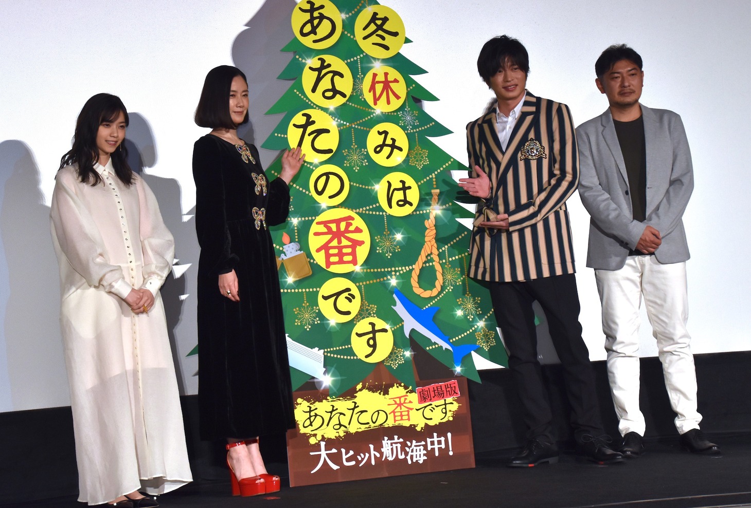 「あなたの番です 劇場版」大ヒット舞台挨拶の様子。左から西野七瀬、原田知世、田中圭、佐久間紀佳。