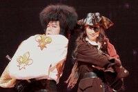 「《ゲキ×シネ》薔薇とサムライ」 舞台写真：田中亜紀 (c)2011 ヴィレッヂ・劇団☆新感線