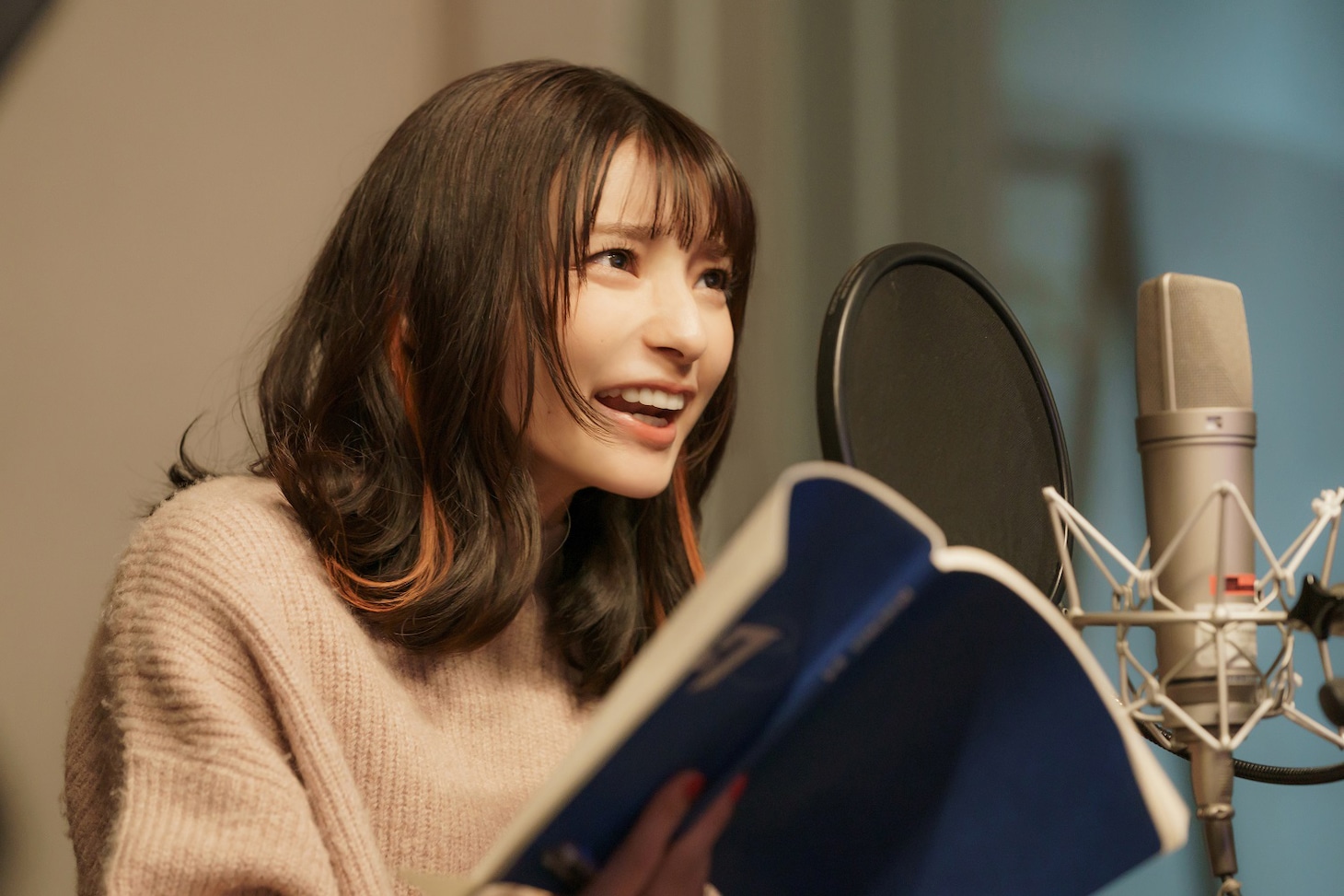 高野麻里佳演じる群野葵。