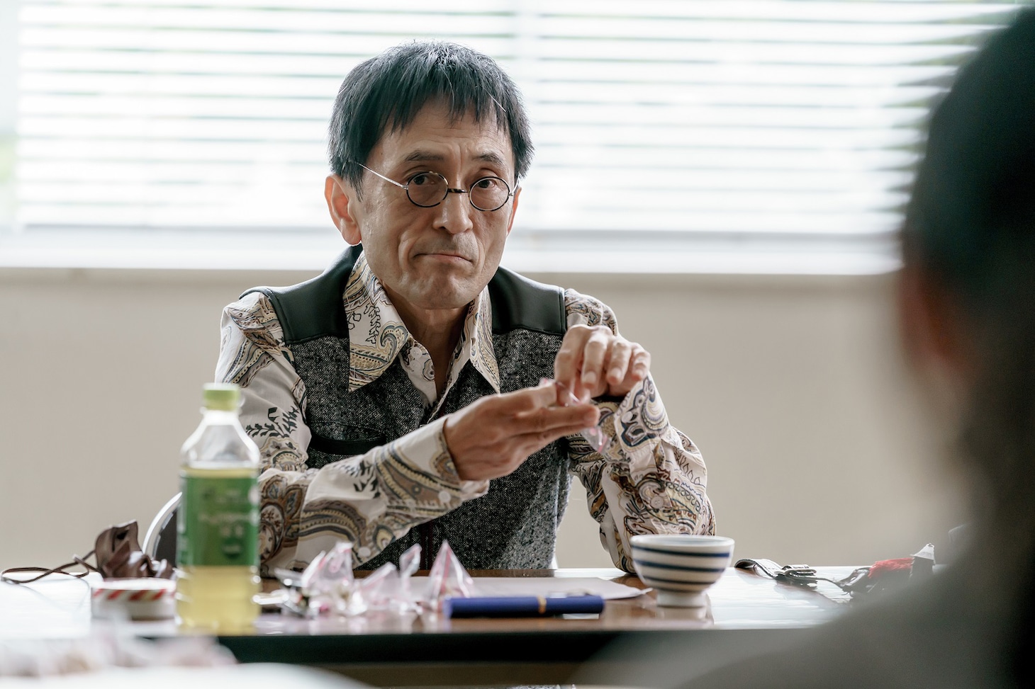 徳井優演じる前山田。