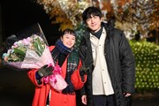 左から清野菜名、坂口健太郎。