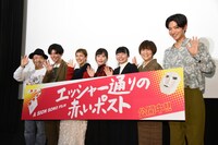 「エッシャー通りの赤いポスト」初日舞台挨拶の様子。左から園子温、山岡竜弘、モーガン茉愛羅、藤丸千、黒河内りく、藤田朋子、小西貴大。