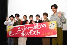 「エッシャー通りの赤いポスト」初日舞台挨拶の様子。左から園子温、山岡竜弘、モーガン茉愛羅、藤丸千、黒河内りく、藤田朋子、小西貴大。