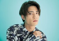 「板垣瑞生カレンダー2022.4-2023.3」収録カット