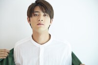 「板垣瑞生カレンダー2022.4-2023.3」HMV&BOOKS online、Loppi、HMV店頭特典カット