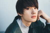 「佐野勇斗カレンダー2022.4-2023.3」特典イメージ（HMV&BOOKS online・店舗・Loppi）