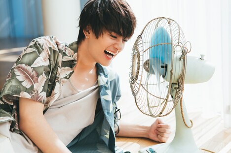 「佐野勇斗カレンダー2022.4-2023.3」特典イメージ（STARDUST SHOPPERS）