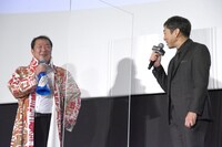 左から木村ひさし、香川照之。