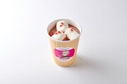 MILK MILK MILK!で提供する「レディ・ペネロープ　マシュマロホットココア」（イートイン 税込660円 / テイクアウト 税込648円）。
