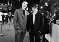 「キングスマン：ファースト・エージェント」ワールドプレミアにて、左からハリス・ディキンソン、マシュー・ヴォーン。