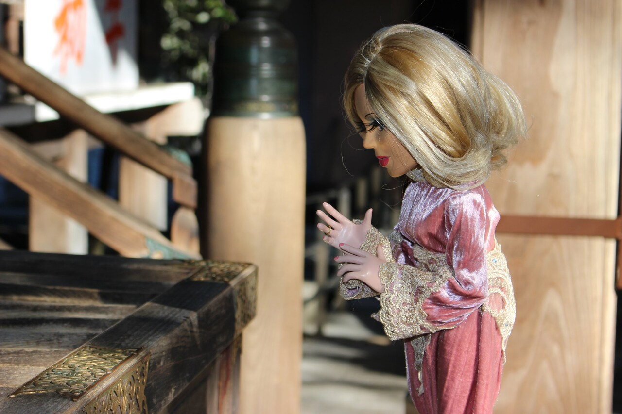 お祈りするペネロープ。