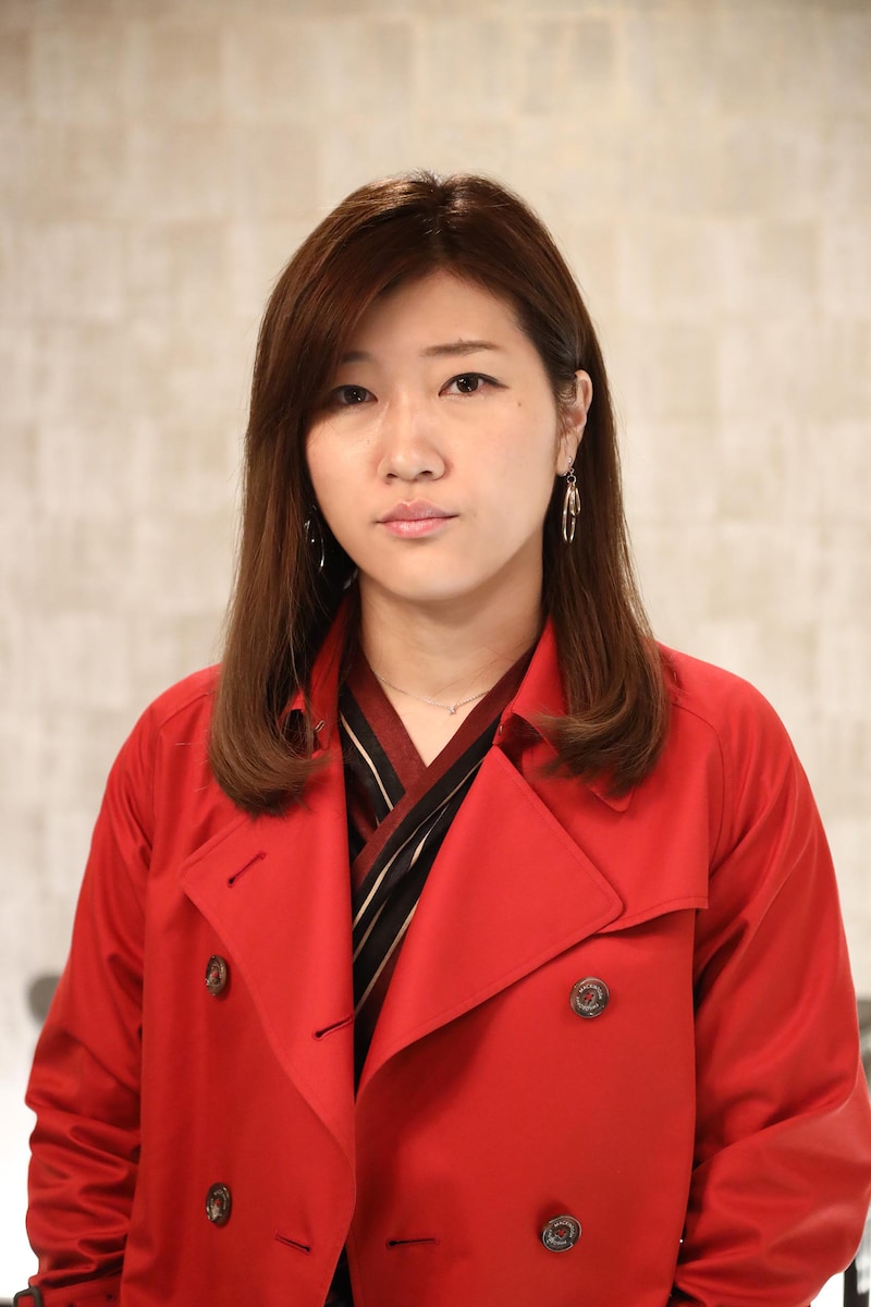 露木リラ役のヒコロヒー。