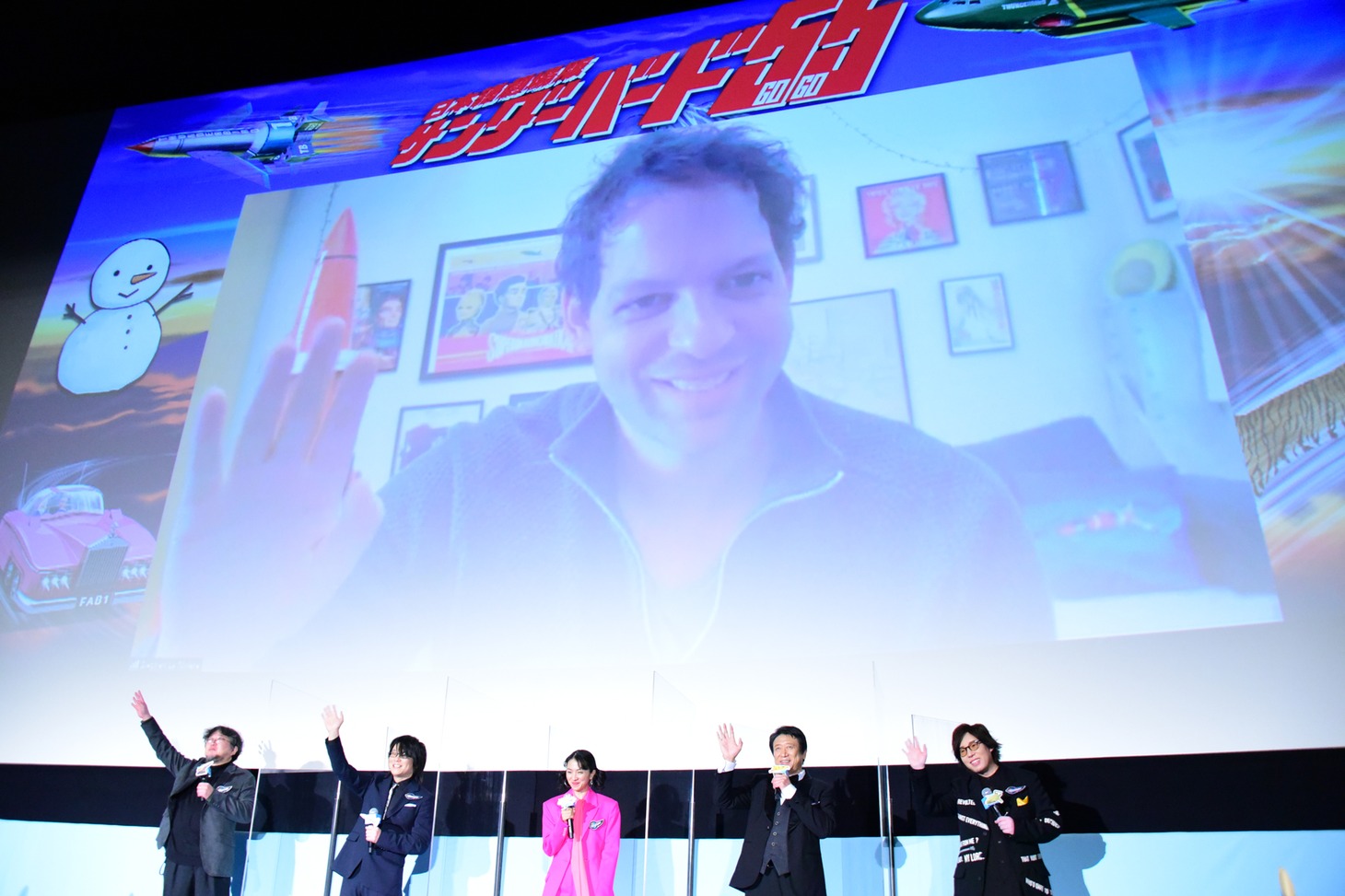 リモートで参加したスティーヴン・ラリビエー（中央）。