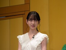 白目を剥く堀未央奈。