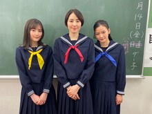 「コンフィデンスマンJP学園 英雄編」より。左から生田絵梨花、長澤まさみ、織田梨紗。