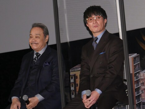 左から西田敏行、濱田岳。