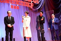 リチャードのかっこよさをアピールできて満足げな小日向文世（左）。