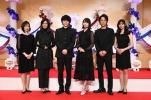 左から黒川智花、本仮屋ユイカ、林遣都、波瑠、溝端淳平、新川優愛。