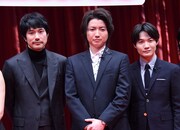 左から松山ケンイチ、藤原竜也、神木隆之介。