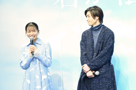 左から莉子、板垣瑞生。