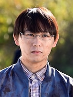 須賀健太演じる室田シンジ。