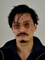 大津広次演じる小西。