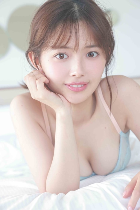 森日菜美ファースト写真集「もりだくさん。」より。(撮影/中山雅文)