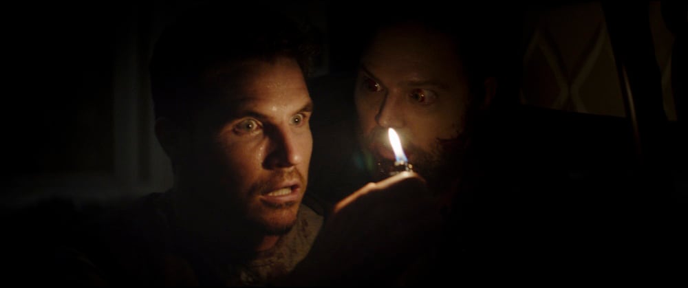 実写映画「バイオハザード」本編映像の一部公開、クリスが暗闇でゾンビと対峙