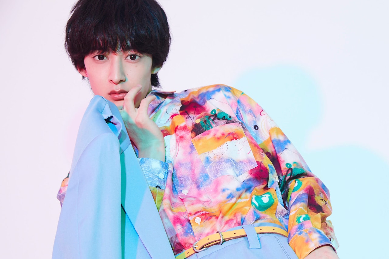 “COLOR＆LIGHT”な伊藤あさひに毎月会える、2022年度カレンダー発売