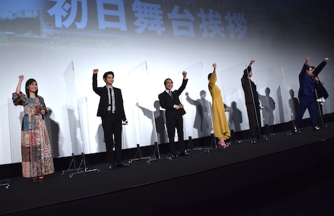 ファンおなじみのフレーズ「いたのか五十嵐ー！」を披露した登壇者たち。