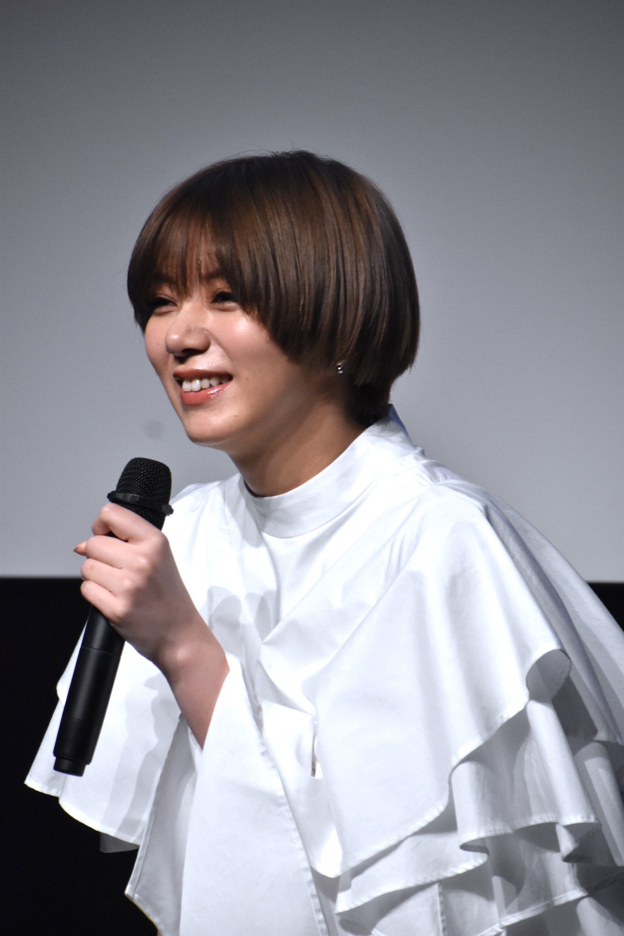 恋の悩みに、前のめりで聞き入る池田エライザ。