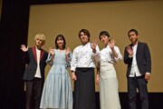 左から横田龍儀、岡本夏美、崎山つばさ、村井良大、古厩智之。