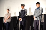 共演者から届いたビデオメッセージを観る登壇者たち。