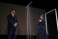 左から日向寺太郎、北原里英。