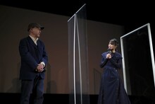 左から日向寺太郎、北原里英。